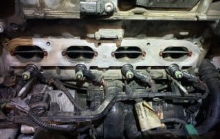 Car engine intake manifold with exposed fuel injectors