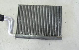Automotive heater core with metal fins and tubing